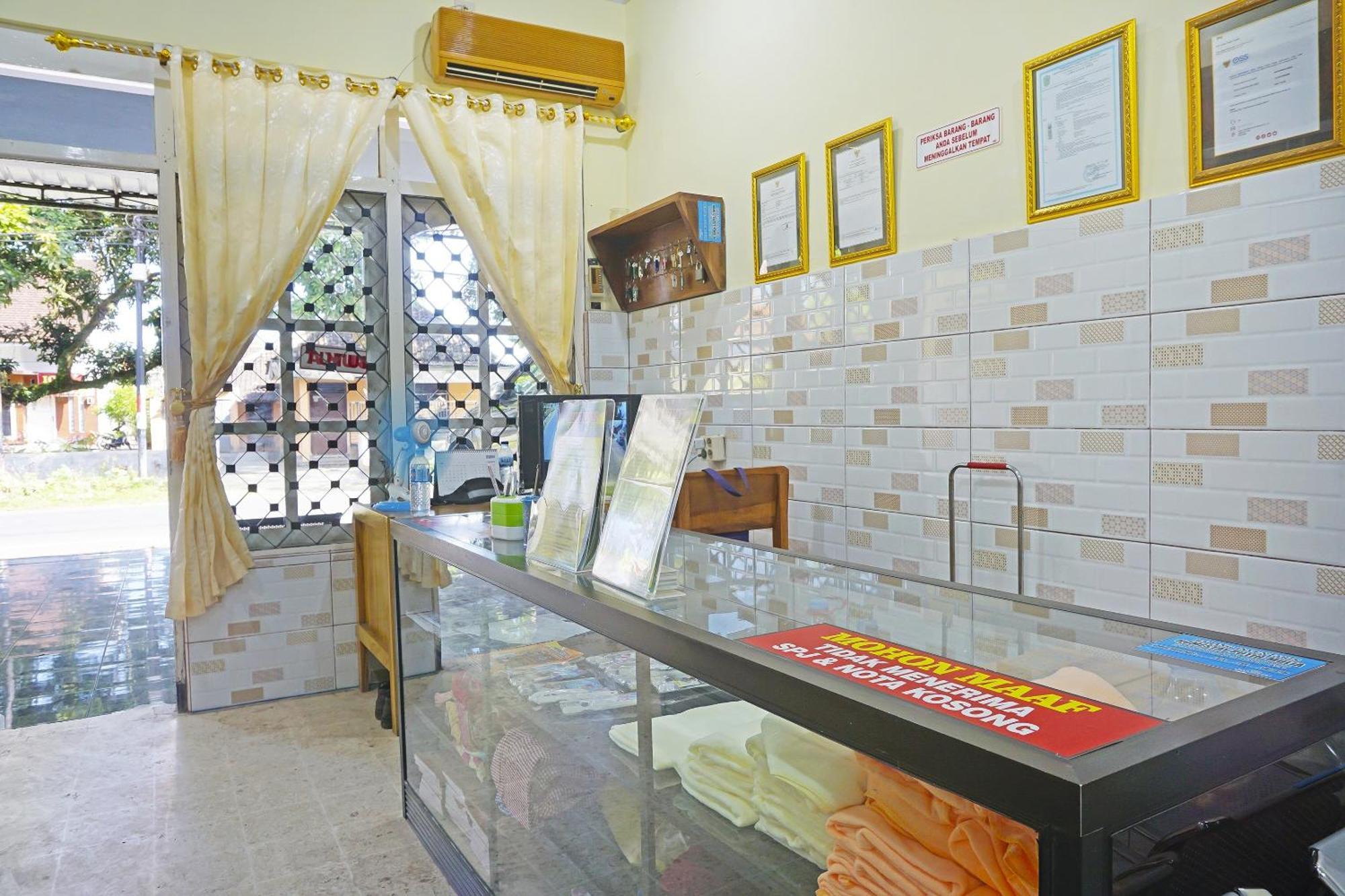 Putih Mulia Homestay Syariah Lumajang Εξωτερικό φωτογραφία
